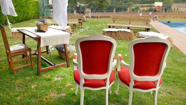 ramalaire wedding planner lloguer de material material de lloguer cadires vermelles per cerimonia de nuvis