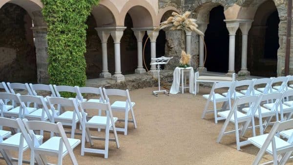 ramalaire wedding planner servei de decoracio decoracio de cerimonia arc taula fulles atril cadires