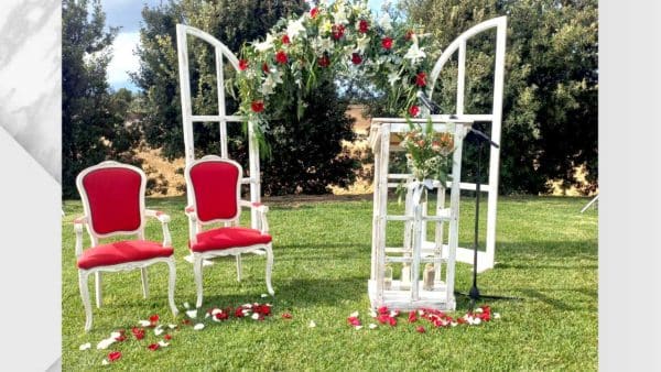 ramalaire wedding planner serveis de casament serveis de decoracio material de lloguer per decoracio de cerimonia cadires atril arc de finestra